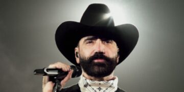 Alejandro Fernández reaparece tras cirugía de emergencia y envía mensaje a sus fans