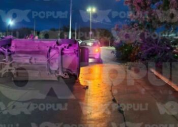 Aparatoso accidente deja auto volcado e inservible en Tampico, Tamaulipas