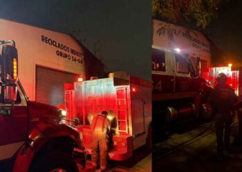 Arrasa incendio con bodega de reciclaje de plásticos en Escobedo, NL