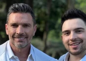 Así fue el tierno discurso de Julián Gil en la boda de su hijo 