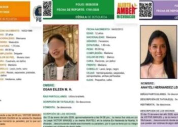 Identifican cuerpos calcinados de una familia en Michoacán. La Fiscalía General del Estado de Michoacán confirmó el hallazgo sin vida de la familia integrada por los intérpretes de Lengua de Señas Mexicana, Víctor Manuel Mújica Vega, de 37 años, y Anayeli Hernández León, de 36, junto a su hija Megan Eileen, de 12 años. De acuerdo con la información oficial, autoridades vieron por última vez a la pareja, reconocida por su activismo a favor de la inclusión, y a la menor de edad el 14 de enero. Alrededor de las 16:06 horas, en la colonia Ex Hacienda La Huerta, en la capital de Michoacán. Tras perder contacto con ellos, la familia presentó la denuncia formal el pasado día 17 de enero, lo que activó los protocolos de búsqueda. Ese mismo sábado, autoridades policiales localizaron los restos de tres personas en la localidad de Ucareo, municipio de Zinapécuaro. En un predio cercano a la calle Nacional y a la orilla de la Autopista de Occidente. Dichos cuerpos presentaban signos de violencia y estaban calcinados; algunos se encontraban envueltos entre neumáticos que aún ardían al momento del hallazgo. Debido al avanzado estado de calcinación, la identificación se realizó mediante estudios genéticos de ADN. Los resultados fueron confirmados por la FGE la noche del jueves 22 de enero. Cuerpos calcinados de familia desaparecida estremecieron a Michoacán y comunidades cercanas Víctor y Anayeli destacaron por su labor como intérpretes y formaron parte de la Asociación de Intérpretes en Lengua de Señas en Michoacán. Colaboraban como puente de comunicación en el Congreso del Estado (76 Legislatura), ayuntamientos y dependencias del gobierno estatal. Así como en la propia Fiscalía y la Comisión Estatal de los Derechos Humanos. Asimismo, a nivel nacional, Víctor Manuel participó en el programa Aprende en Casa de la Secretaría de Educación Pública durante la pandemia. También realizó interpretaciones en eventos del Senado de la República.  Anayeli destacó por su perfil activista y feminista; en 2022 denunció públicamente la falta de pagos por servicios profesionales de interpretación en eventos del Congreso local.  Tras el hecho, el gobernador de Michoacán, Alfredo Ramírez Bedolla, lamentó el crimen, al que calificó como cobarde y atroz, y aseguró que se brindará todo el respaldo a la Fiscalía para agilizar las investigaciones. “Como sociedad nos sacudió”. Por su parte, el secretario de Gobierno, Raúl Zepeda, también expresó su pesar y recordó la cercanía de la familia con eventos oficiales. “Es una familia completa, es un tema muy sensible, además, colaboradores del Gobierno del estado de muchos de sus eventos, los conocíamos muy bien y la Fiscalía está llevando a cabo las investigaciones (...) esperemos que pronto se dé con los responsables”, indicó a periodistas locales. Instituciones públicas y civiles lamentaron el crimen ocurrido contra la familia La Comisión Estatal de los Derechos Humanos subrayó la gravedad del caso, al tratarse de defensores de derechos humanos y de una menor de edad. Por lo que exigió una investigación con enfoque de derechos humanos y perspectiva de infancia. Asimismo, organizaciones como Diversidad Auditiva de México A.C. y la Red Nacional de Juventudes Diversas A.C. se sumaron al reclamo. La Comunidad Sorda de México expresó su pesar con un mensaje en redes sociales que resonó entre colegas y activistas: “Sus manos no solo traducían palabras, construían mundos”. En tanto, la Comisión Ejecutiva Estatal de Atención a Víctimas informó que brindará total acompañamiento integral a las víctimas indirectas. Para poder garantizar su acceso a la verdad y la justicia. Amigos y familiares exigen que este crimen no se convierta en una estadística más de impunidad.