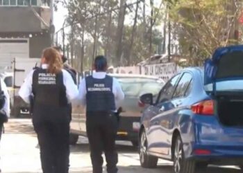 Autoridades localizaron auto ligado a la muerte de un motociclista en Iztapalapa