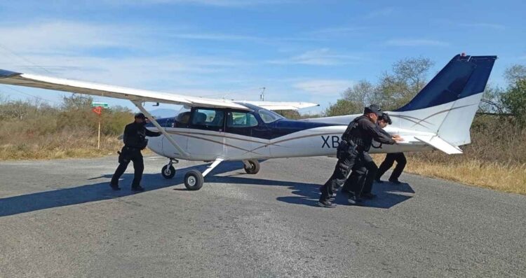 Avioneta aterrizó en carretera de Tamaulipas hoy
