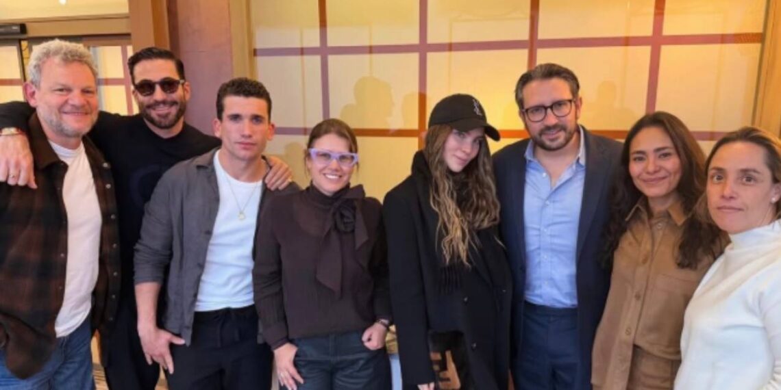 Belinda se reune con el elenco de “Carlota” en España