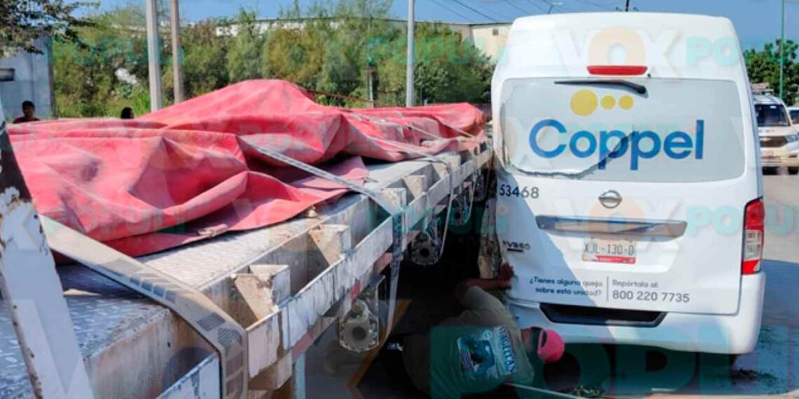 Camioneta de Coppel choca en Altamira