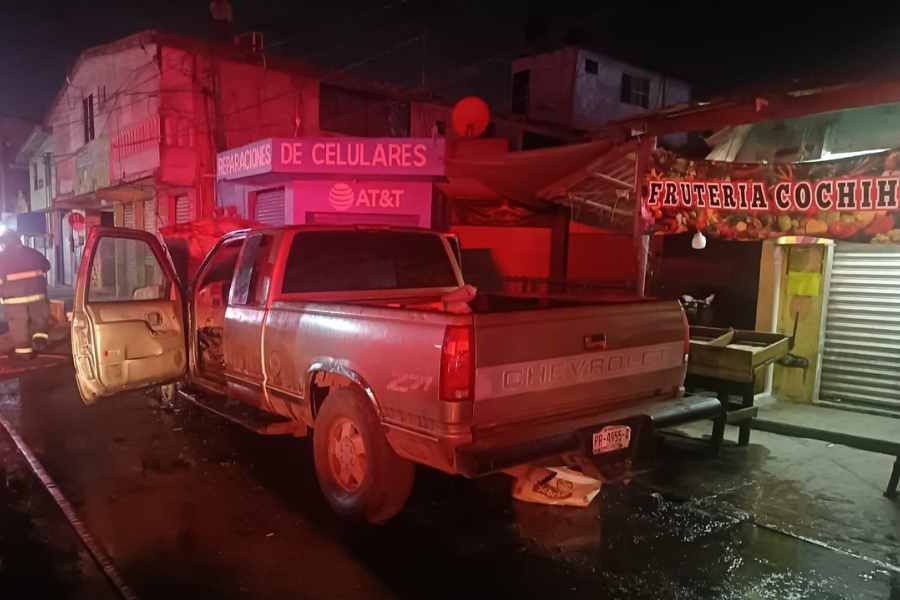 Camioneta se incendia en Altamira (1)