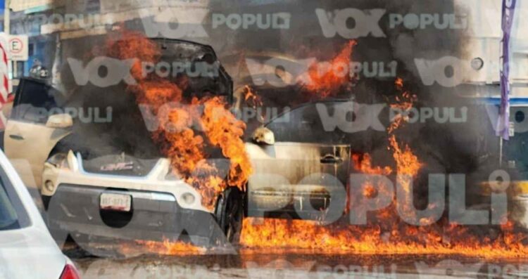 Camioneta se incendia en la Avenida Primero de Mayo de Ciudad Madero, Tamaulipas