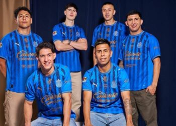 Chivas nuevo jersey azul