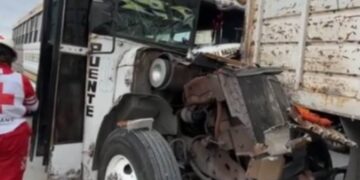 Chofer de pesera se queda sin freno y choca a camión en Matamoros, Tamaulipas 2
