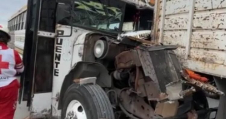 Chofer de pesera se queda sin freno y choca a camión en Matamoros, Tamaulipas 2