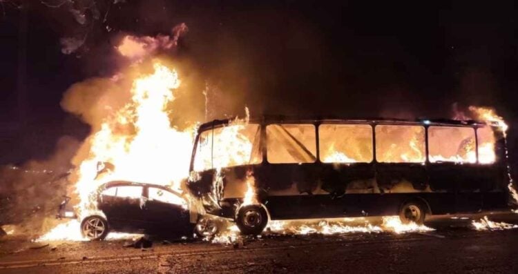 Choque e incendio en la carretera México-Cuernavaca deja cuatro muertos y once heridos
