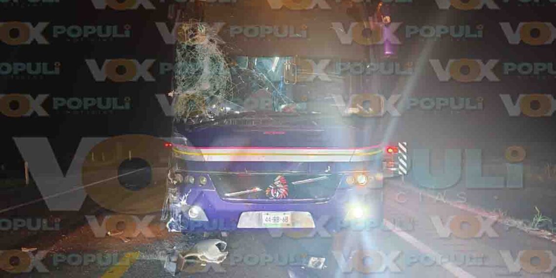 Choque entre autobús y tráiler deja heridos leves y cierre en la carretera González–Zaragoza en Tamaulipas