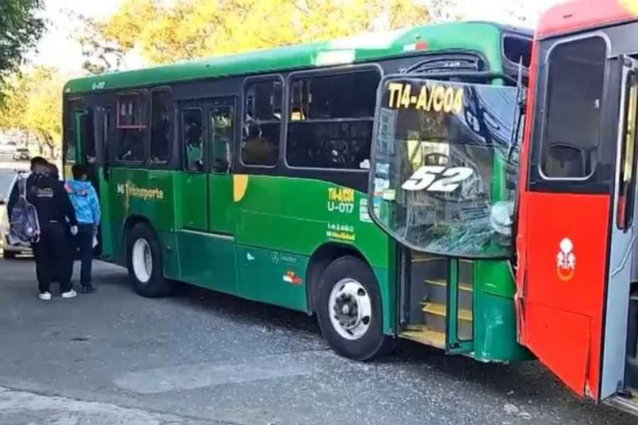 Choque entre autobuses de transporte público deja más de 30 personas lesionadas en Guadalajara, Jalisco