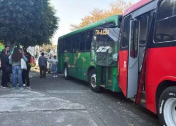 Choque entre autobuses de transporte público deja más de 30 lesionados en Guadalajara, Jalisco