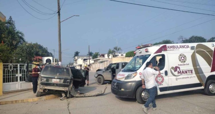 Choque entre camionetas en El Mante
