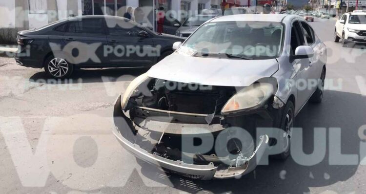 Choque provoca daños materiales y tráfico en zona centro de Ciudad Victoria, Tamaulipas