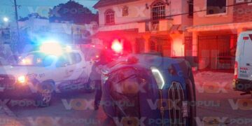 Choque y volcadura en Madero