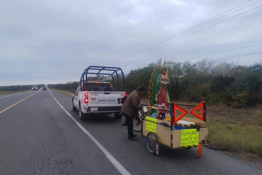 Ciclista reynosense reanuda su peregrinación a El Chorrito tras descanso en Padilla, Tamaulipas