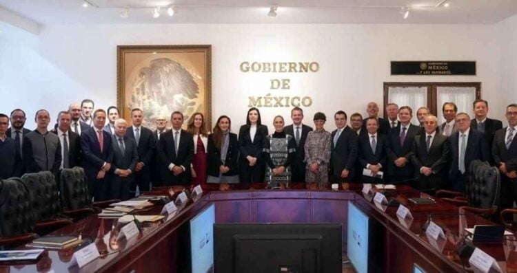 Claudia Sheinbaum aborda perspectivas económicas del país con la gobernadora de Banxico e integrantes de la ABM