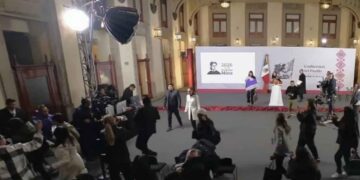 Claudia Sheinbaum interrumpe su mañanera para evaluar daños por sismo en Guerrero