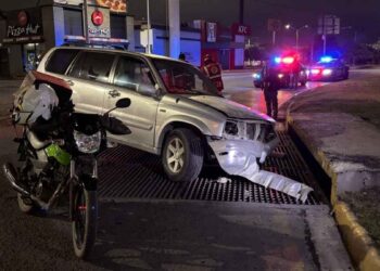 Agentes de Tránsito llegaron al sitio para esclarecer lo ocurrido, pero el conductor ya había sido retirado