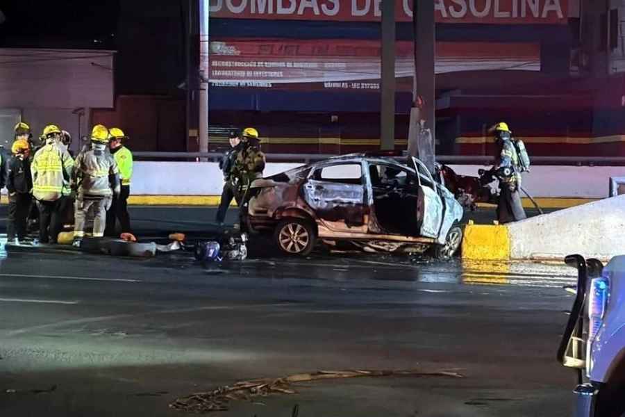Conductor muere calcinado tras fuerte choque en la avenida Garza Sada de Monterrey, NL