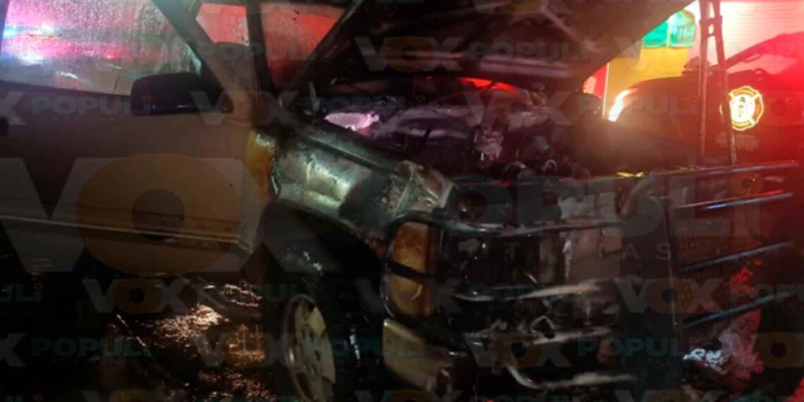 Camioneta se incendia en Altamira