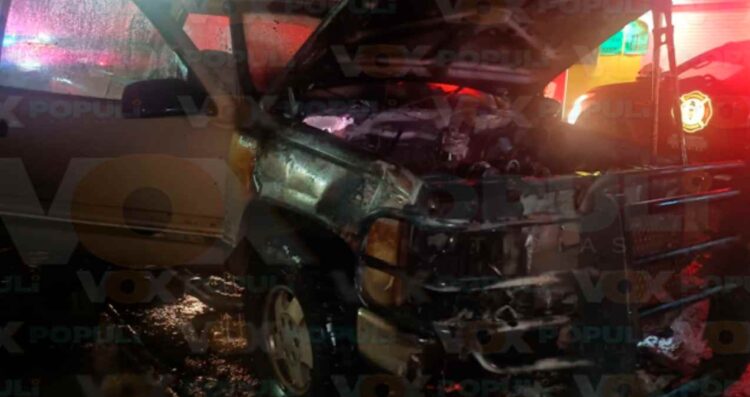 Camioneta se incendia en Altamira
