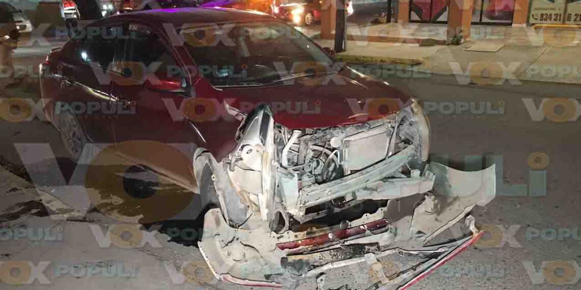 Conductor provoca fuerte choque y deja dos heridos en el centro de Ciudad Victoria, Tamaulipas