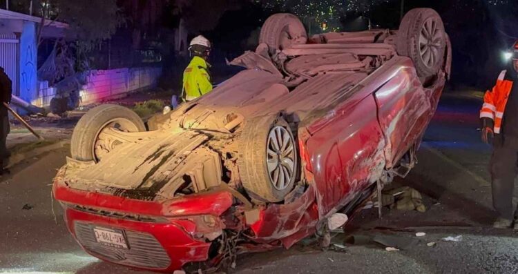 Conductor queda herido tras perder el control y volcarse en Guadalupe Victoria, Nuevo León