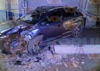 Conductor se estrella contra poste y bloquea tramo de la Tampico, Tamaulipas 
