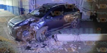 Conductor se estrella contra poste y bloquea tramo de la Tampico, Tamaulipas 