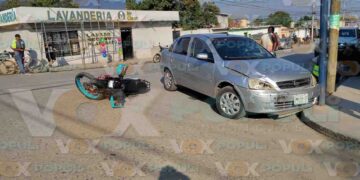 Conductora imprudente provoca choque y lesiona a motociclista en Ciudad Victoria, Tamaulipas