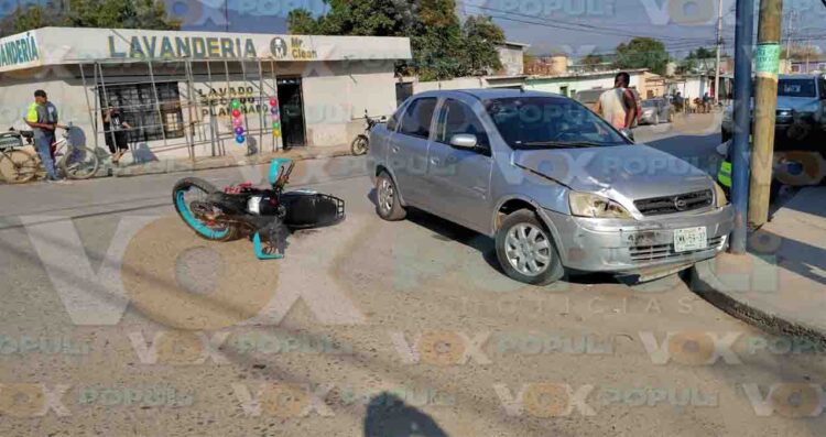 Conductora imprudente provoca choque y lesiona a motociclista en Ciudad Victoria, Tamaulipas