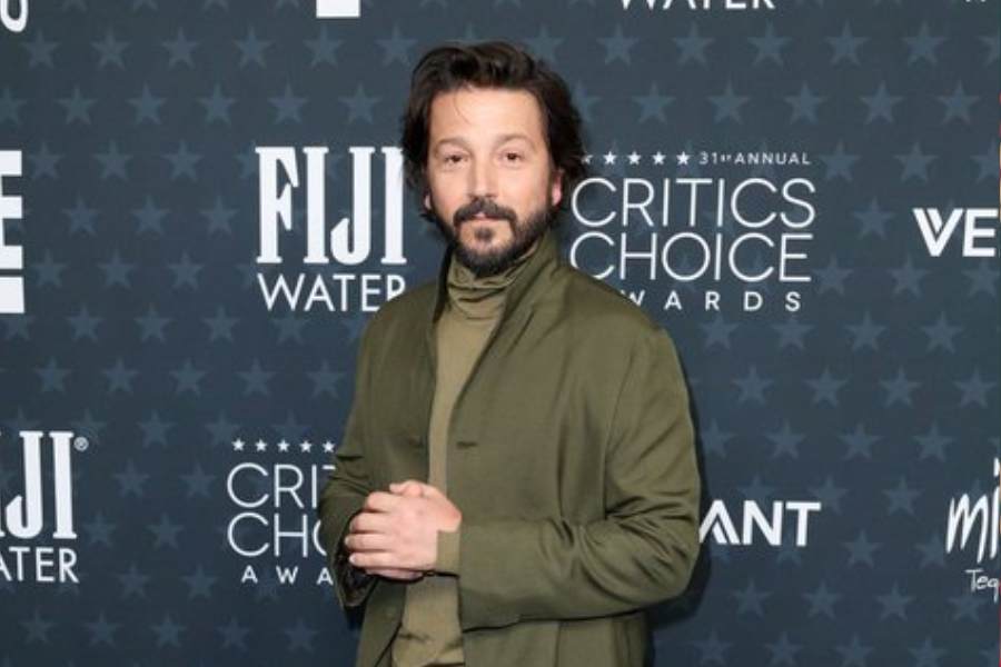 Diego Luna brilla en los Critics' Choice Awards