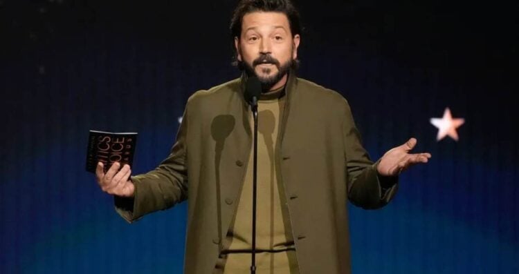 Diego Luna brilla en los Critics' Choice Awards