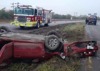 Doble volcadura en Linares