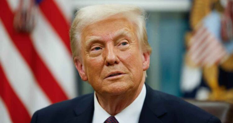 Donald Trump anuncia aranceles a países que suministren petróleo a Cuba