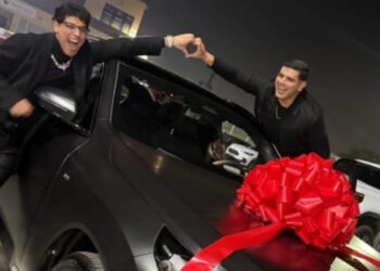 Eduin Caz sorprende a su primo con lujoso regalo de cumpleaños