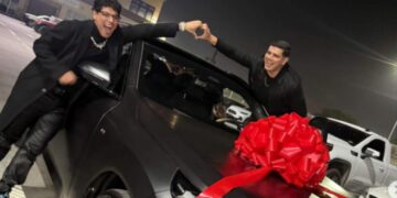 Eduin Caz sorprende a su primo con lujoso regalo de cumpleaños