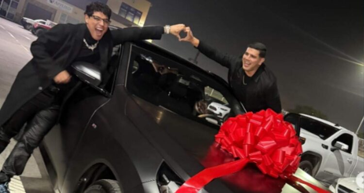 Eduin Caz sorprende a su primo con lujoso regalo de cumpleaños