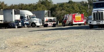 Empleado muere tras caerle encima una caja de tráiler en Allende, NL