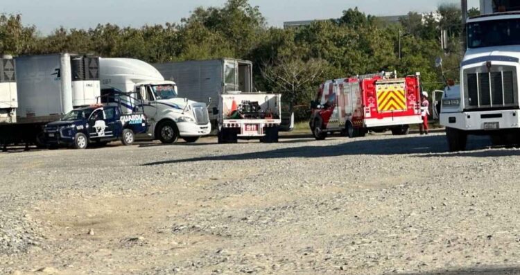 Empleado muere tras caerle encima una caja de tráiler en Allende, NL