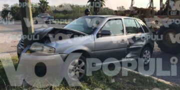 Exceso de velocidad desata aparatoso accidente en el bulevar Praxedis Balboa de Ciudad Victoria, Tamaulipas.