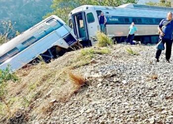 FGR confirma que maquinista y conductor del Tren Interoceánico que se descarriló no tenían licencia vigente