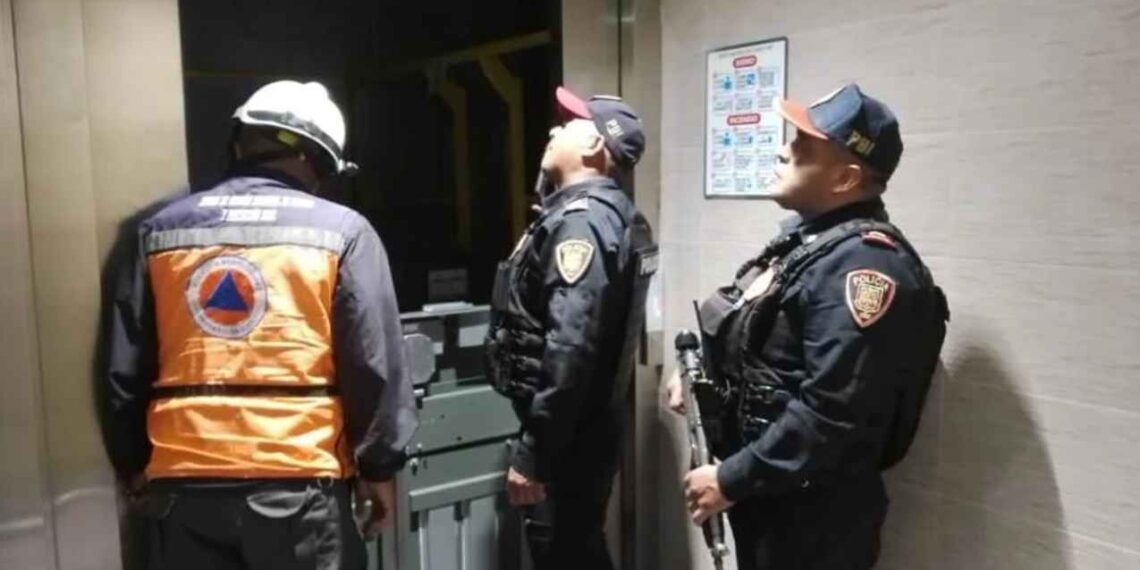 Falla elevador en la Benito Juárez