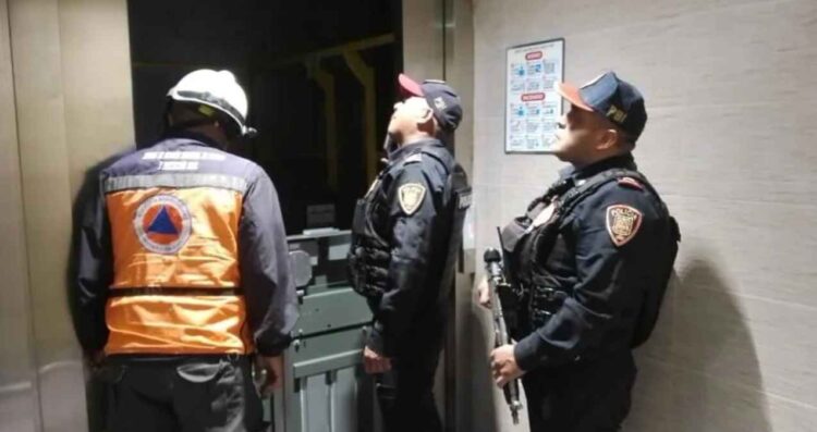 Falla elevador en la Benito Juárez