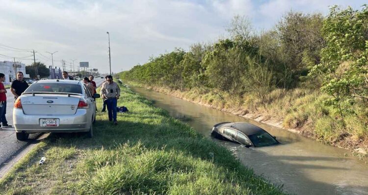 Familia cae a canal de riego en Reynosa