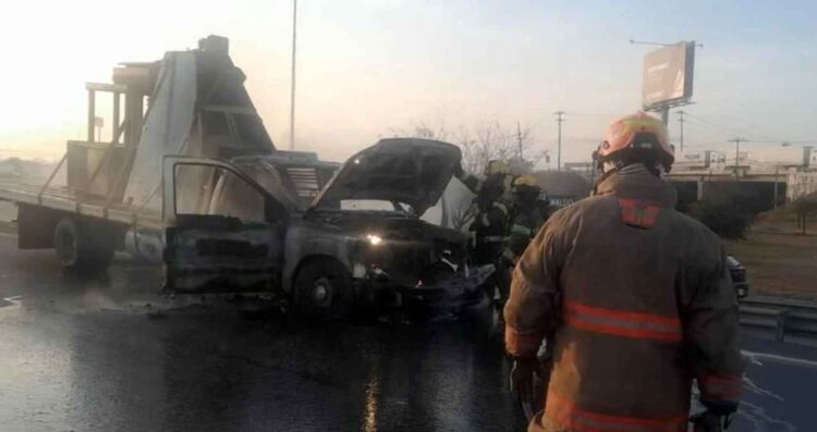 incendio camioneta Carretera a Laredo