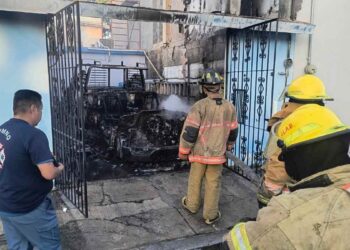 _Fuego en camioneta en colonia Heriberto Kehoe